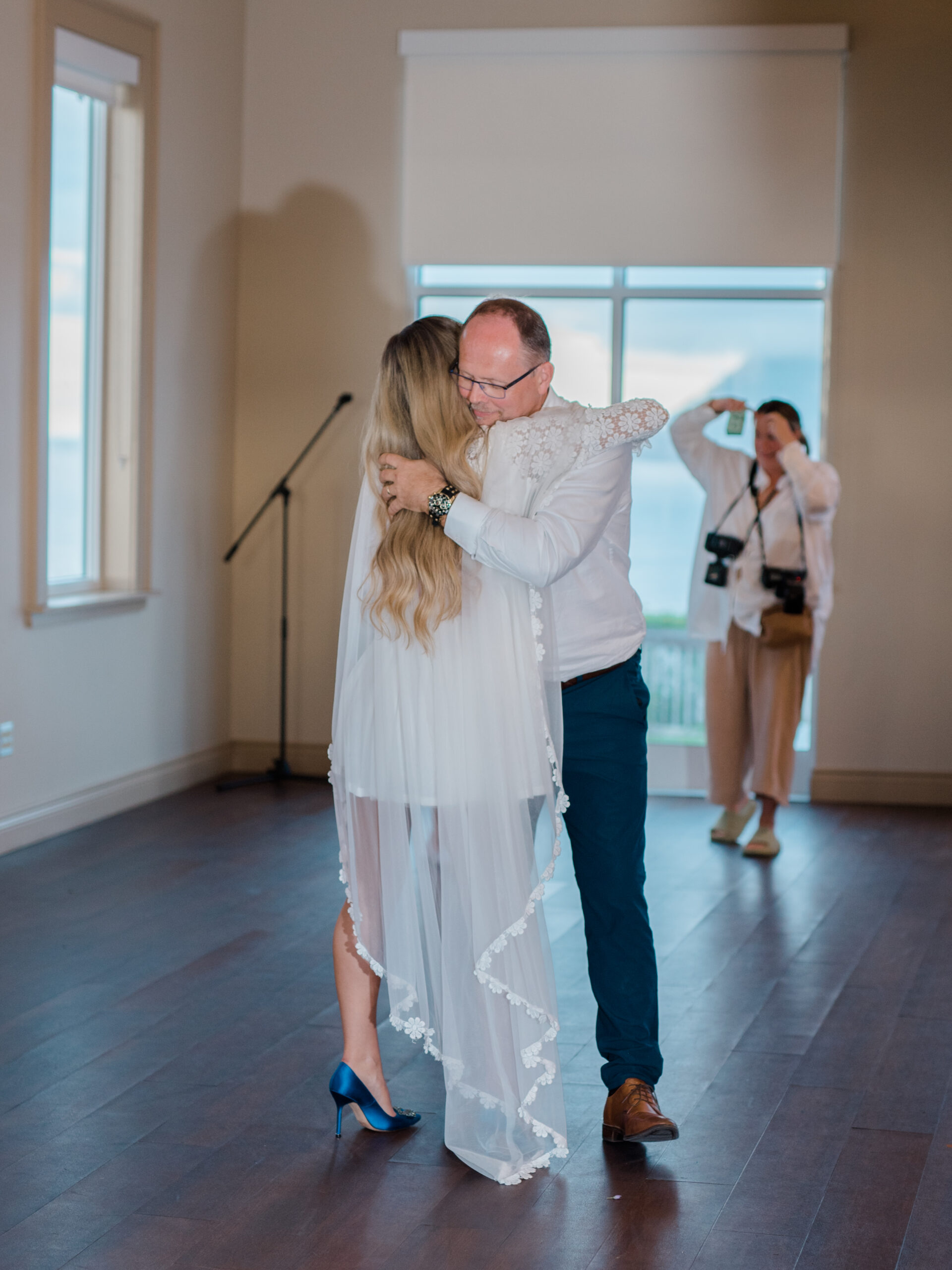 bride and dad